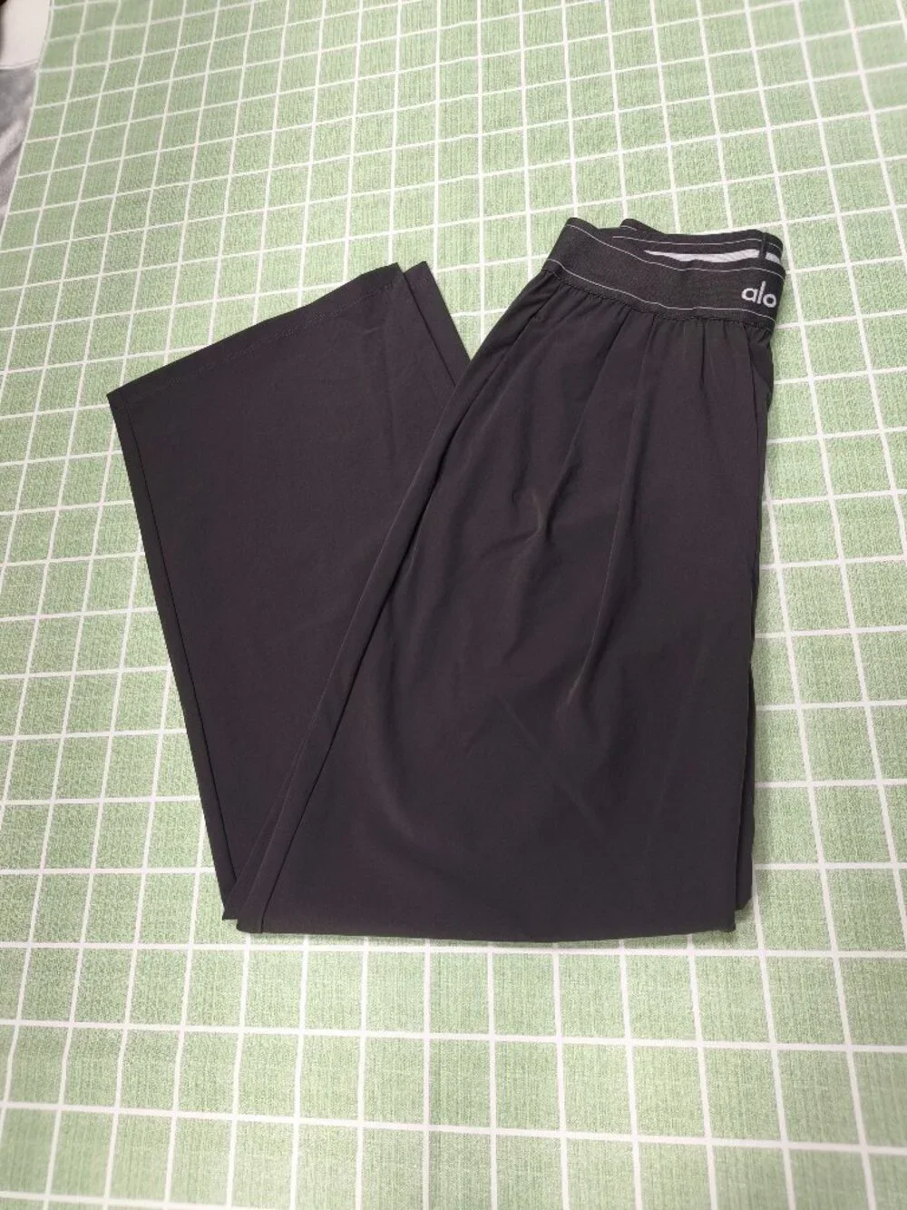 Brand New✨Alo Yoga Trouser Deep Gray Size S-M-L (Regular 30